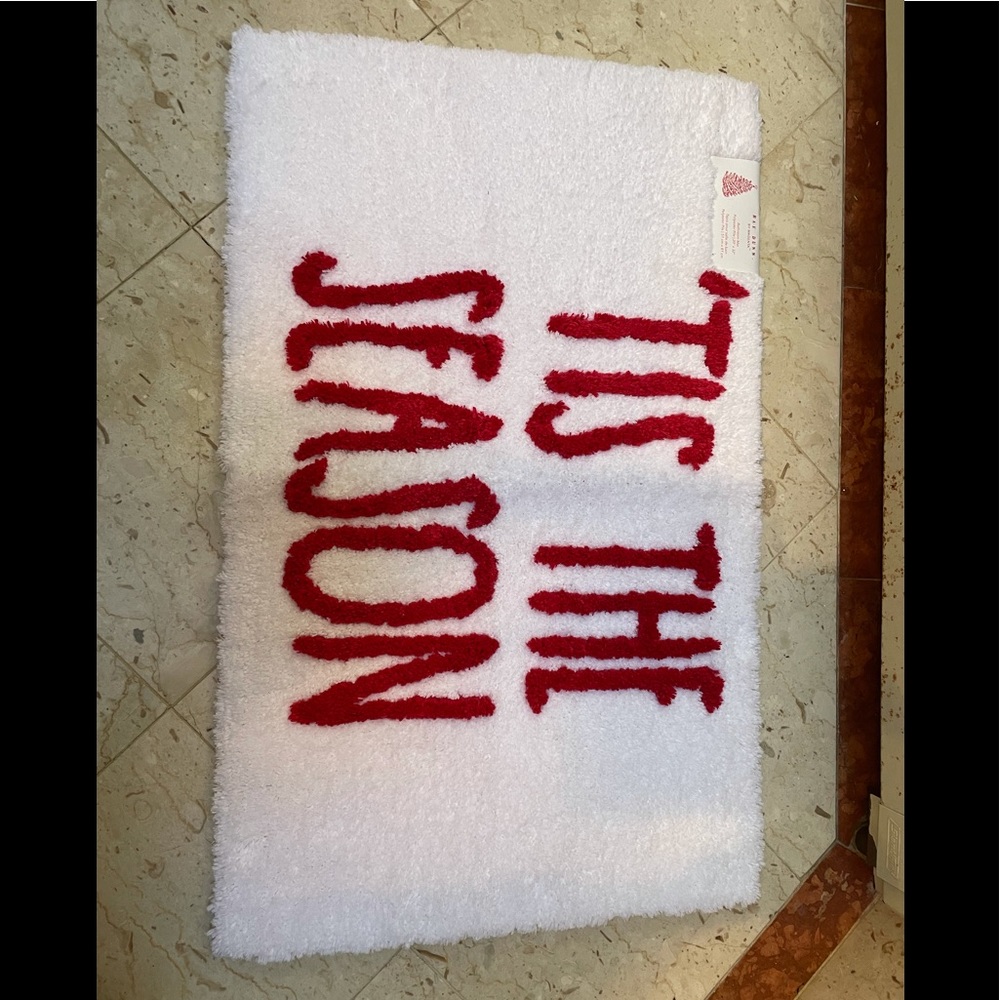 NWT Rae Dunn “‘TIS THE SEASON” Bath Mat - Picture 3 of 12